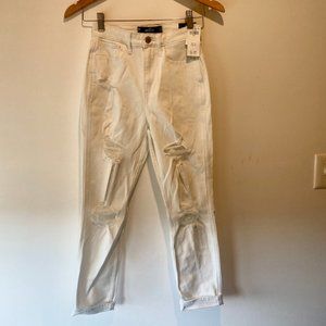 Hollister Ultra High Rise mom White Jean 00s short New with Tags